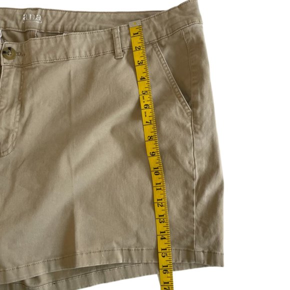 a.n.a. Women's Plus-Size 26 KHAKI 4.5" Mid Rise Flat-front Chino Short - Picture 9 of 13